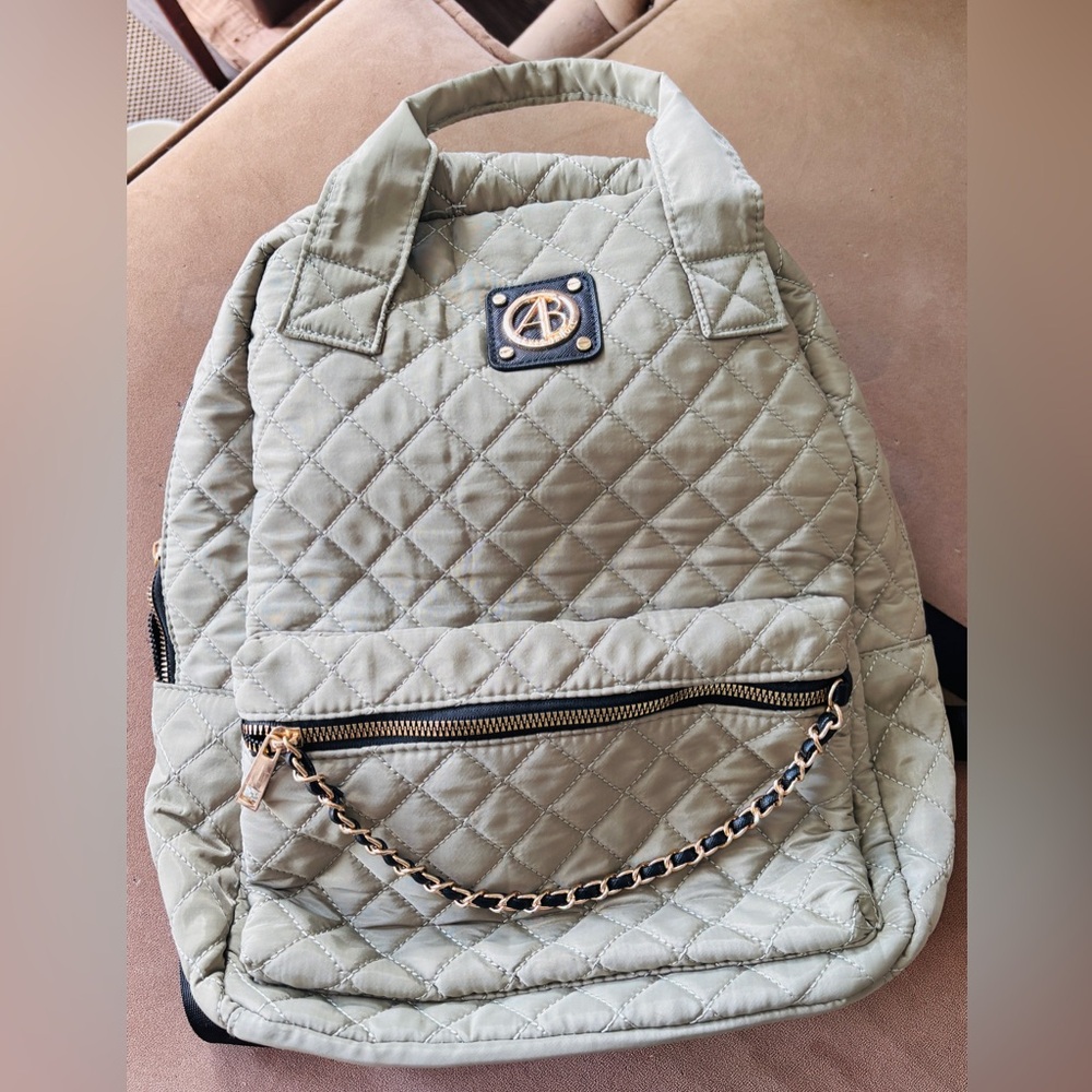 Medium Size Backpack (Alexis Bendel) - Picture 2 of 4